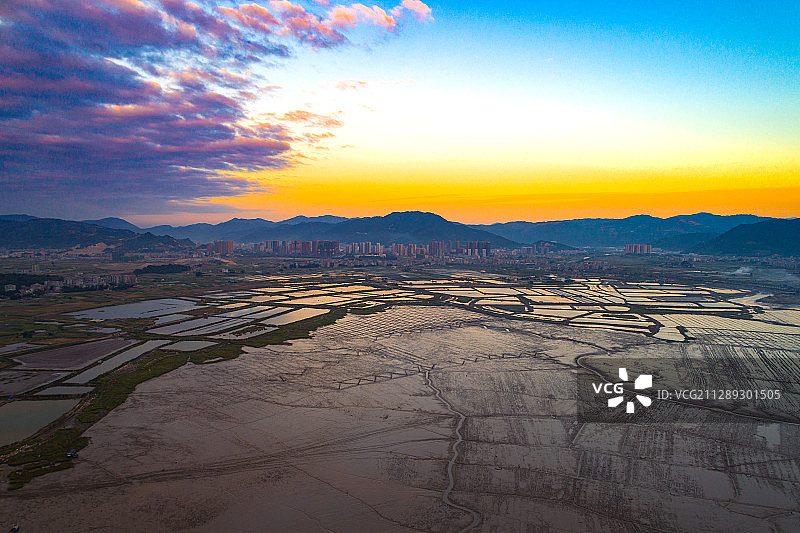 航拍中国福建省宁德霞浦北岐滩涂日出朝霞图片素材