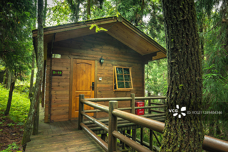 湖北恩施坪坝营景区森林木屋图片素材