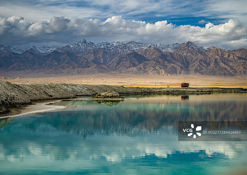 青海大柴旦翡翠湖风光图片素材