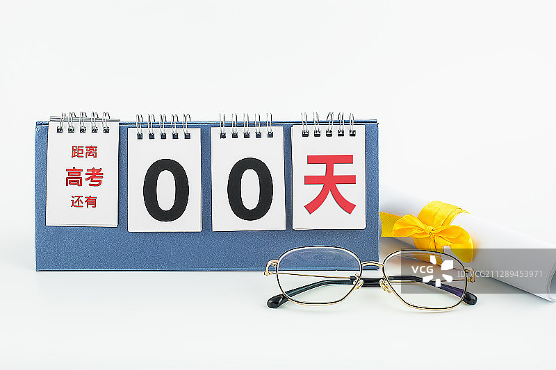 白背景上的高考倒计时，高考加油创意图片。图片素材