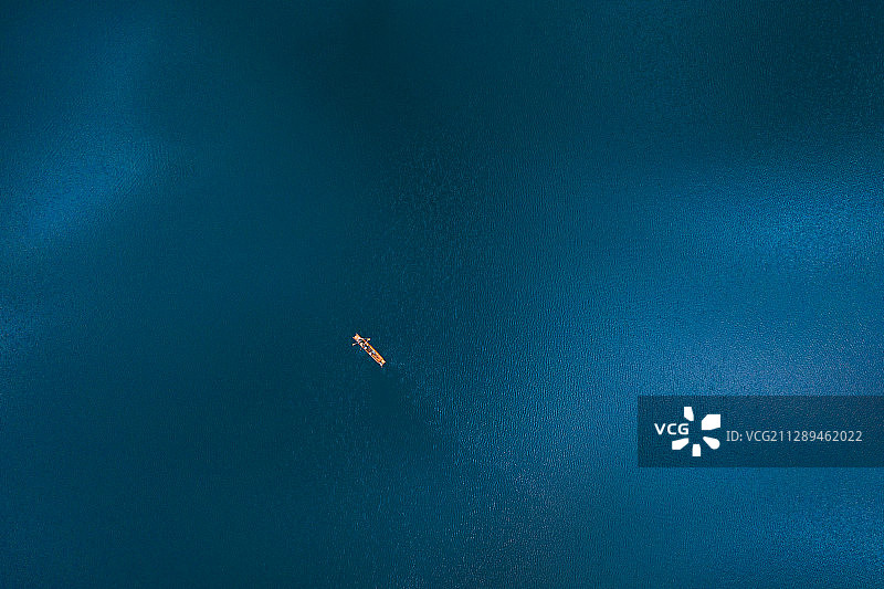 泸沽湖猪槽船图片素材