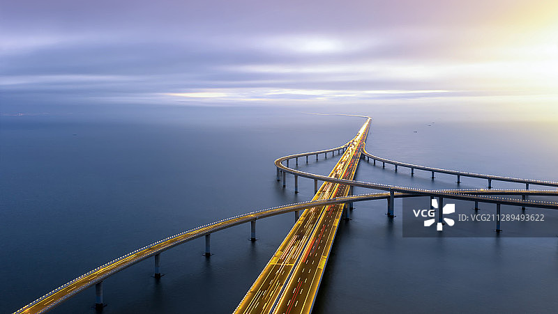 青岛胶州湾跨海大桥日落航拍图图片素材
