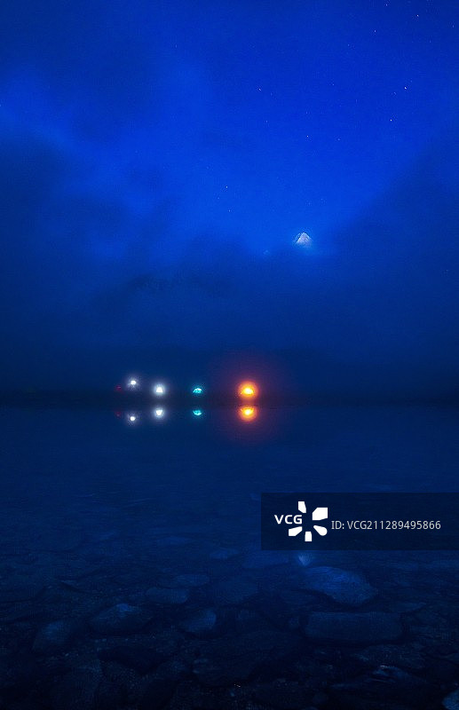 库拉萨日雪山之夜图片素材