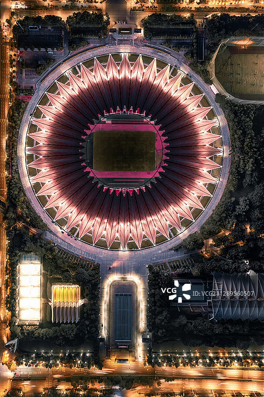 首次亮灯的佛山世纪莲体育馆图片素材