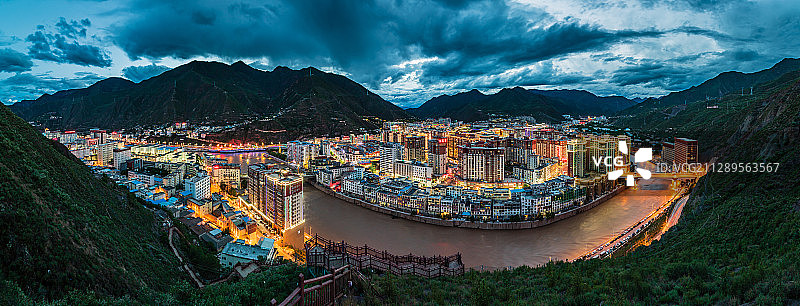西藏昌都夜景图片素材