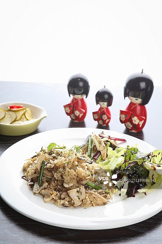 蘑菇抓饭图片素材