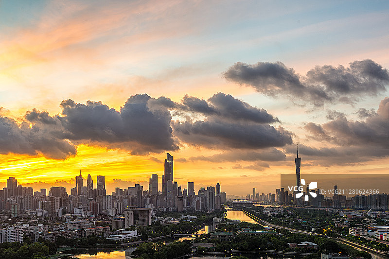 广州东湖公园-珠江新城商务区-广州塔城市天际线日出晨曦图片素材