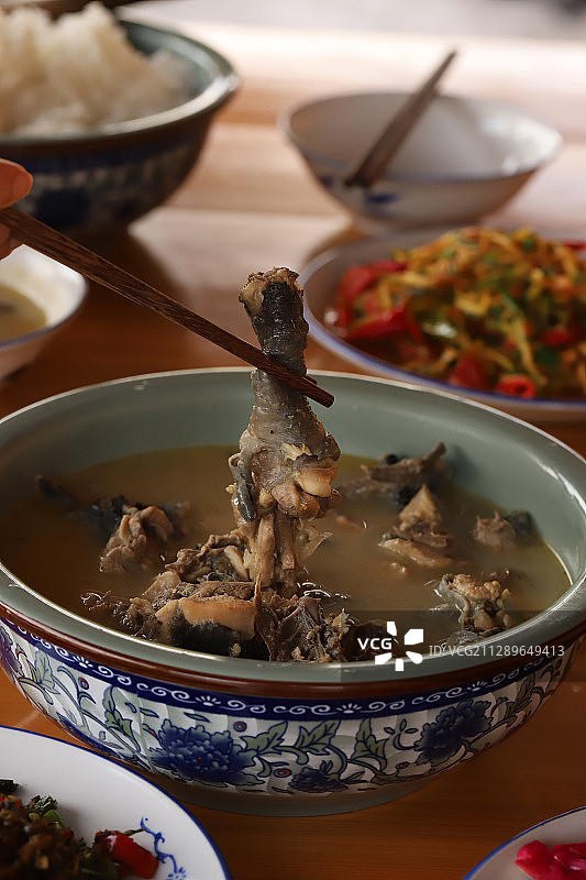 农家菜：炖土鸡图片素材