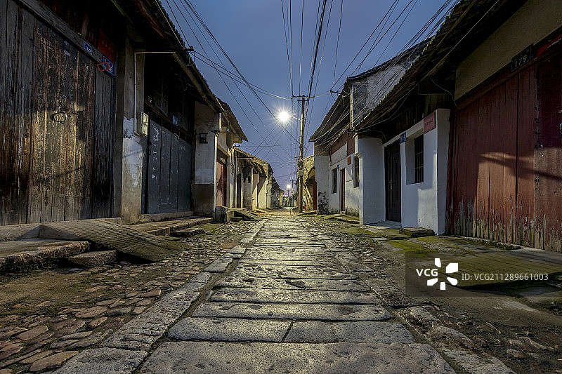 中国南方老街无人夜景图片素材