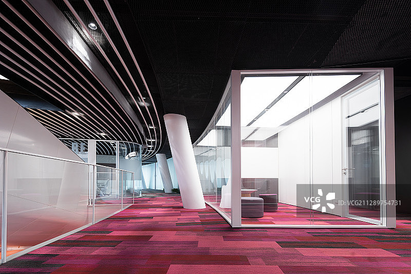 现代简洁风格办公室内会议室图片素材