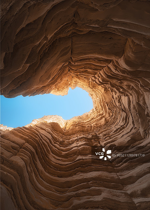 新疆维吾尔自治区哈密市大海道无人区神仙洞风光图片素材