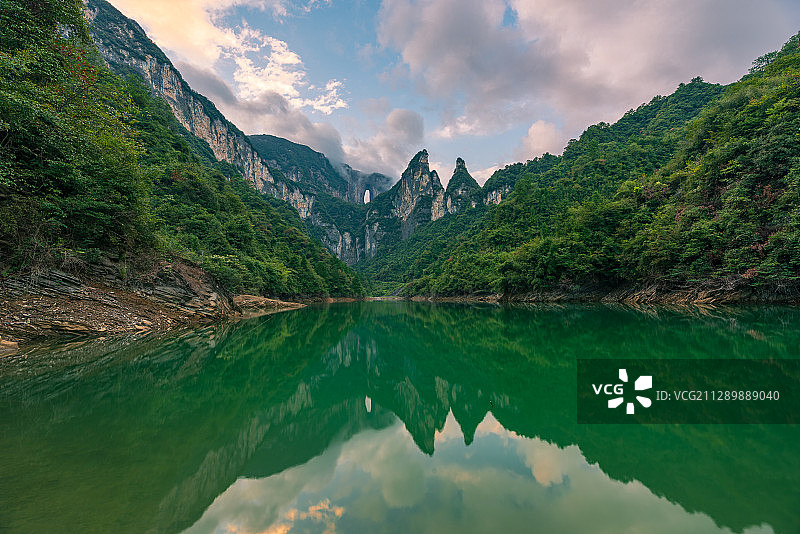 中国张家界天门山自然风景,世界上最长的索道风景。图片素材