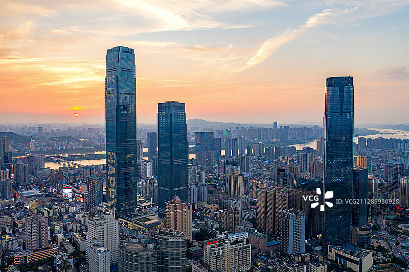 2020年5月拍摄日落下的长沙城图片素材