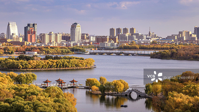 南湖深秋如画-长春南湖公园图片素材