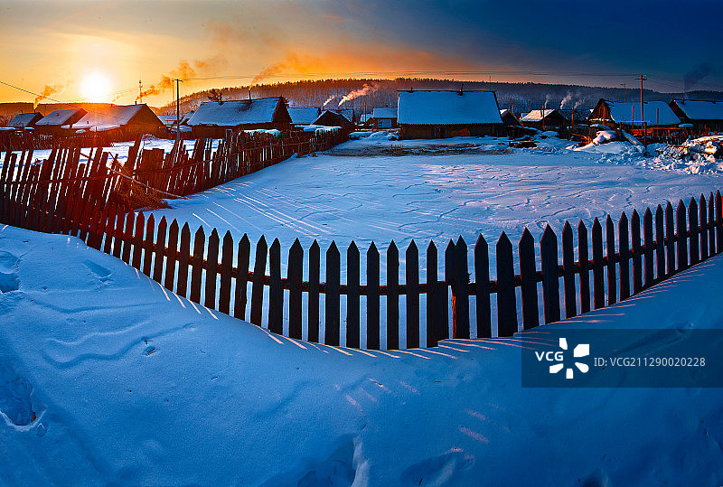 黑龙江省牡丹江市威虎山雪村日出图片素材