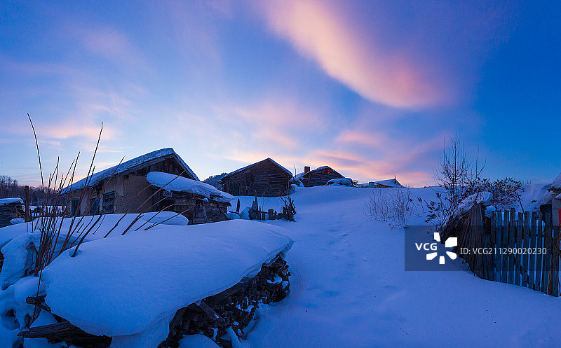黑龙江省牡丹江市威虎山雪村日出图片素材
