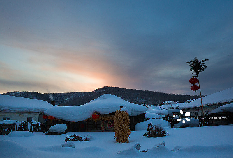 黑龙江省牡丹江市威虎山雪村日出图片素材