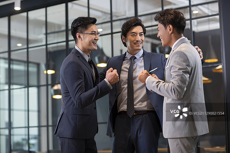 成功商务男士一起加油图片素材