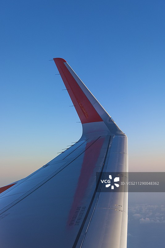 客机的翼尖图片素材
