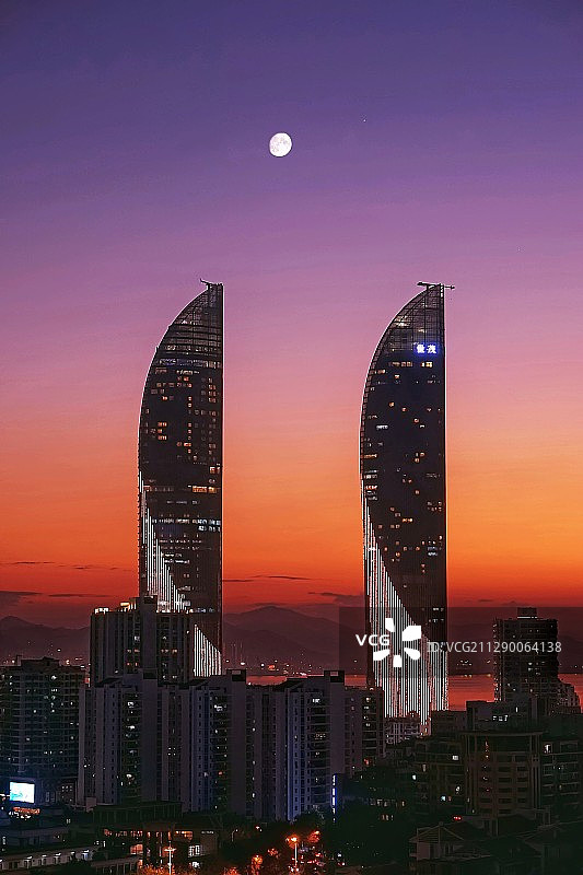 厦门世贸双子塔晚霞图片素材