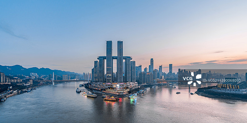 中国重庆朝天门码头高视角黄昏风光图片素材