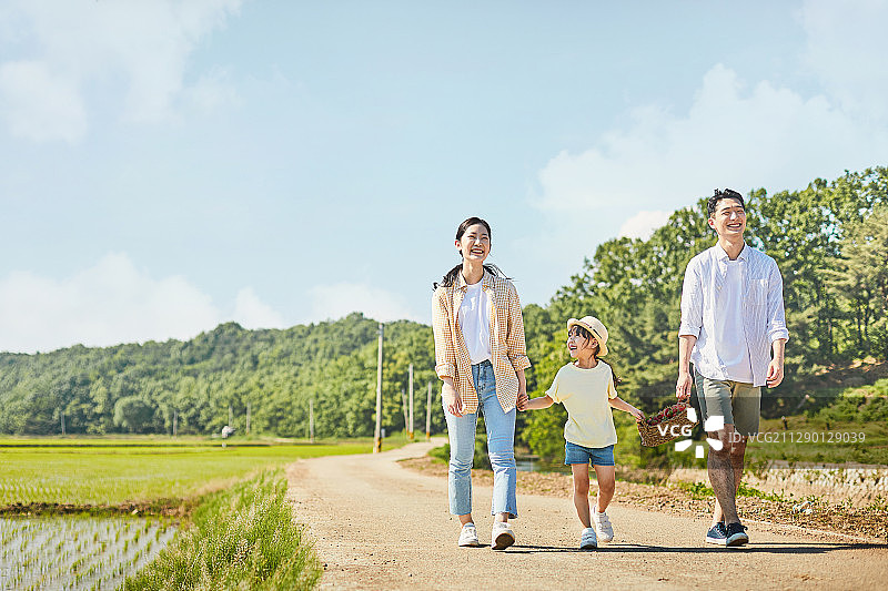幸福，儿童，家庭，草莓，有机农场图片素材