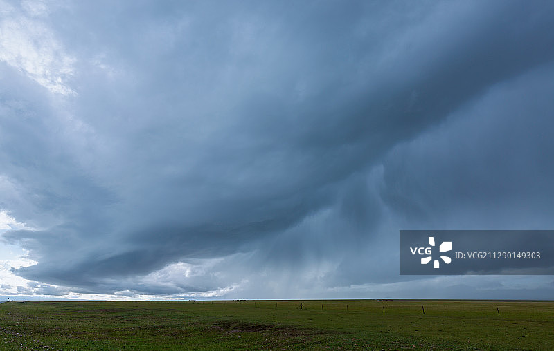 新疆巴州草原风云图片素材