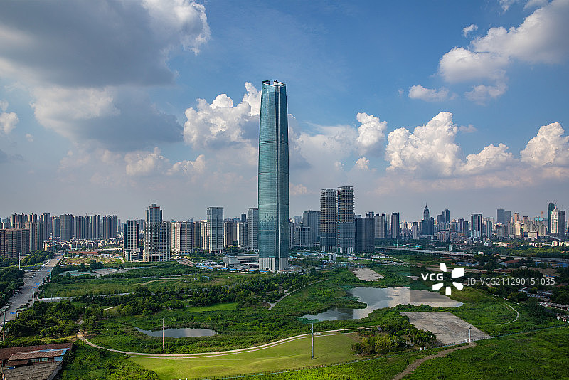 武汉商务区中心大厦CBD图片素材