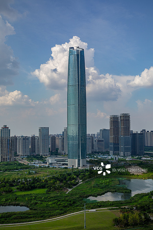 武汉商务区中心大厦CBD图片素材
