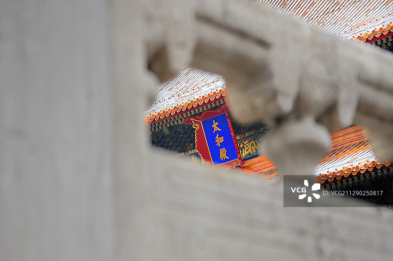 雪中故宫里的太和殿牌匾图片素材