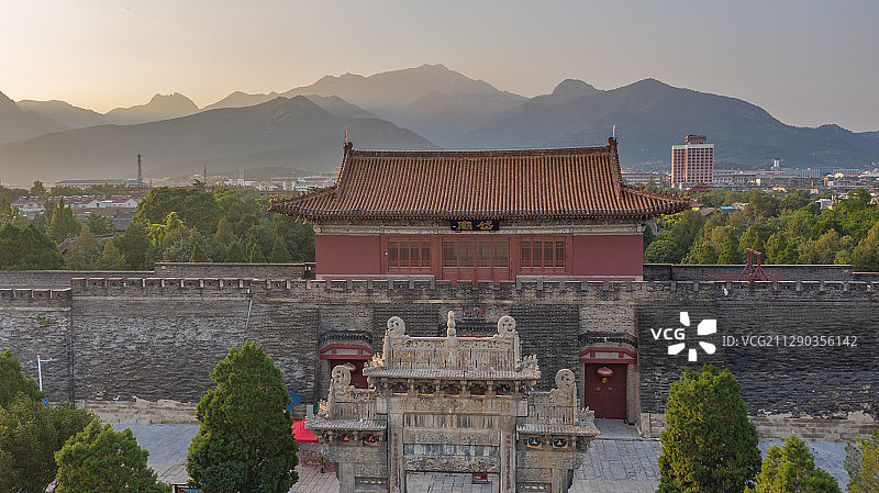 泰山岱庙日落 泰安市博物馆图片素材