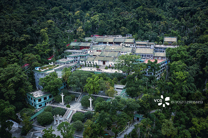 航拍肇庆市鼎湖区鼎湖山庆云寺寺庙森林树木建筑图片素材