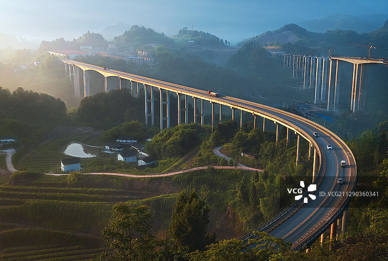 圆月弯刀——周家山高架桥图片素材