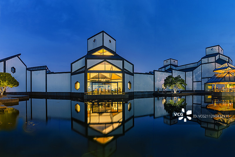 苏州博物馆之夜，蓝调时刻图片素材