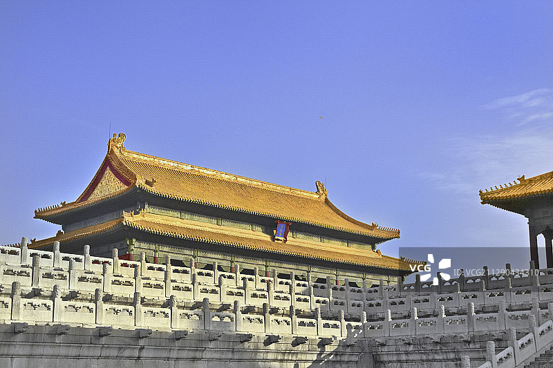 故宫里汉白玉台基上的保和殿与中和殿图片素材
