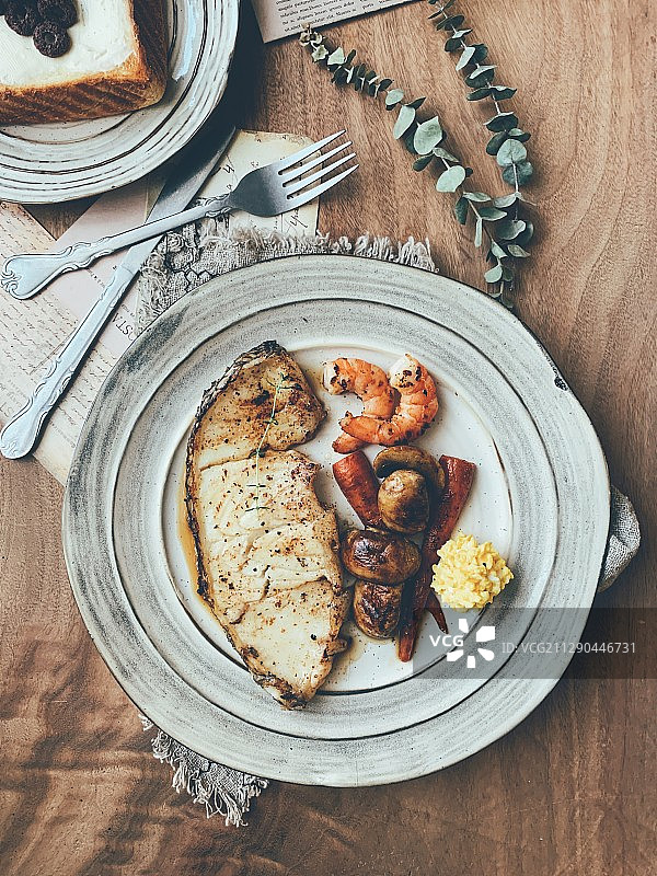 每日早餐~煎鳕鱼，奶酪麦圈吐司片，鸡蛋三明治图片素材