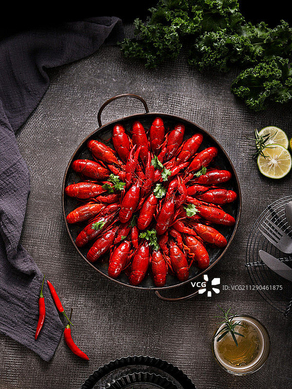 麻辣龙虾配啤酒图片素材