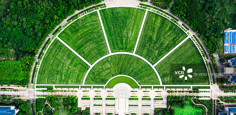 东南大学九龙湖校区新草坪图片素材