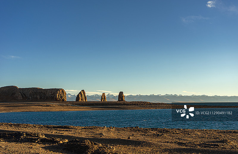 亚洲中国西藏自治区那曲地区纳木错北岸三生石日落图片素材