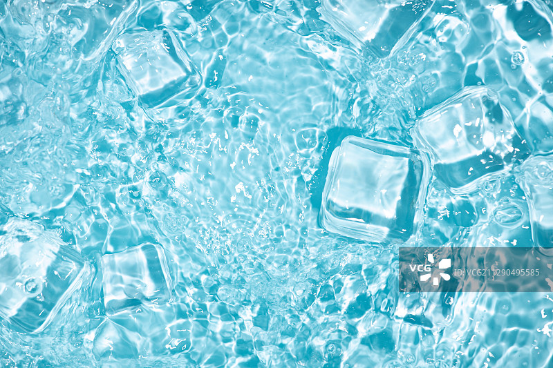 夏日清凉透明质感的冰块图片素材