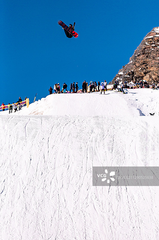 倒置的单板滑雪技巧图片素材