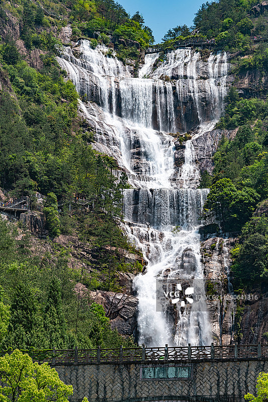 中国浙江省台州市天台县天台山大瀑布远景图片素材