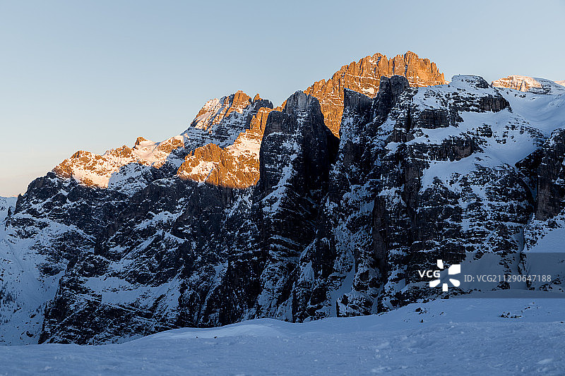 日落时分的意大利多洛米蒂山脉图片素材