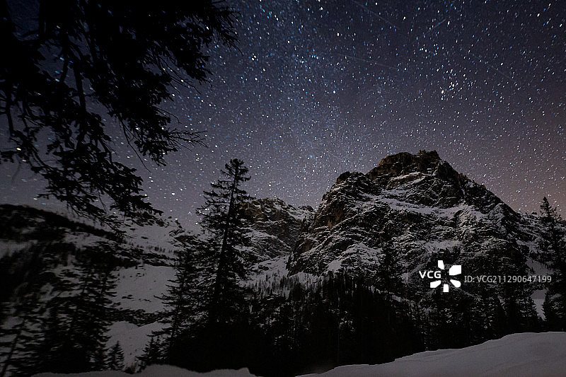 意大利多洛米蒂山的星空图片素材