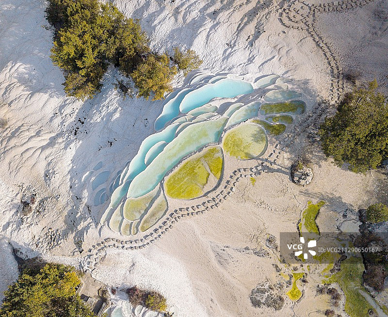 亚洲中国云南省迪庆藏族自治州香格里拉市三坝白水台风景区图片素材