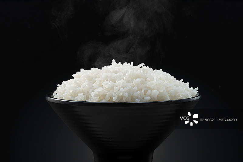 黑碗中的白米饭图片素材