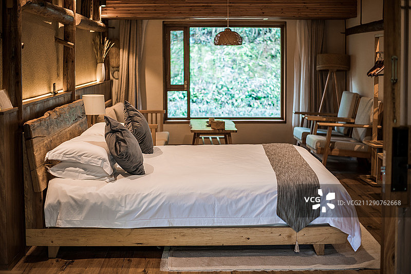 浙江金华武义梁家山深山黄泥房小木屋民宿酒店高端小资图片素材