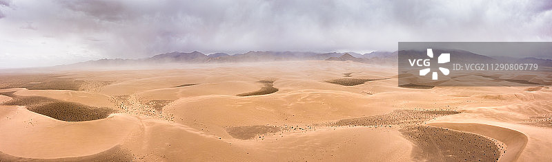 青海海西茫崖昆仑山雪山沙漠风沙大作图片素材