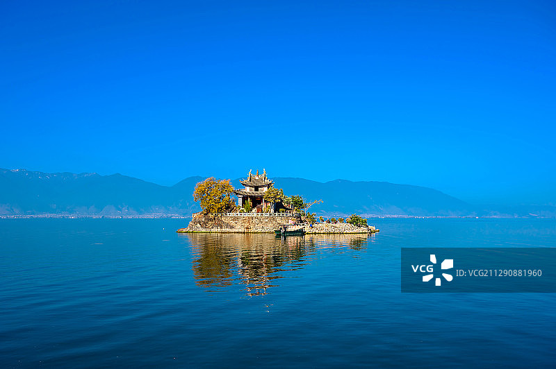 云南大理洱海上的小普陀寺图片素材