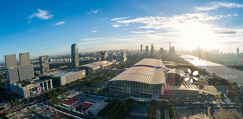晨曦中的广交会展馆图片素材